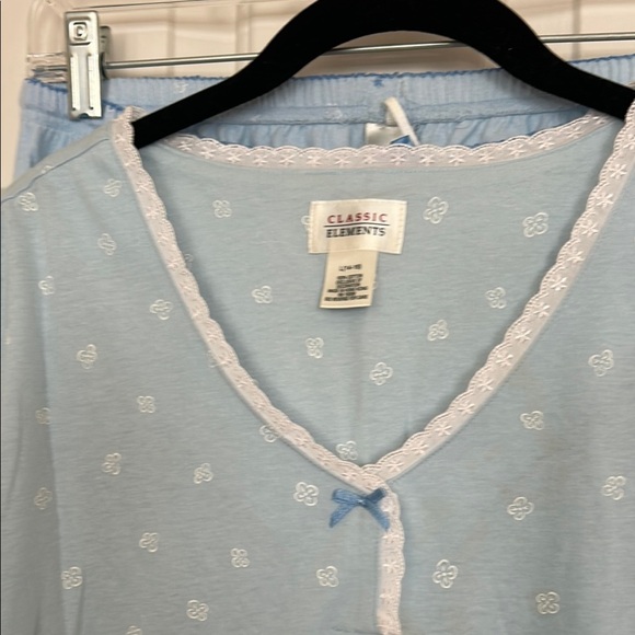 Classic Elements Blue Floral Pajama Set - Picture 4 of 16